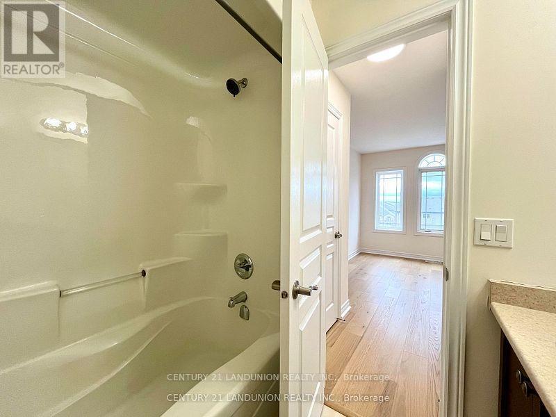 56 Bloom Crescent, Hamilton, ON - Indoor Photo Showing Bathroom