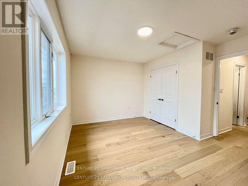 56 Bloom Crescent, Hamilton, ON - Indoor Photo Showing Other Room