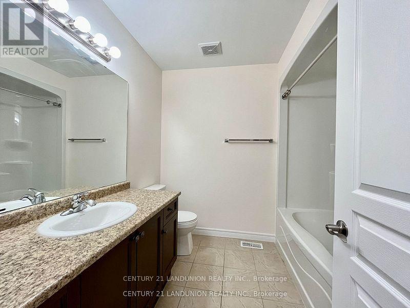 56 Bloom Crescent, Hamilton, ON - Indoor Photo Showing Bathroom