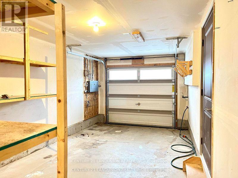 56 Bloom Crescent, Hamilton, ON - Indoor Photo Showing Garage