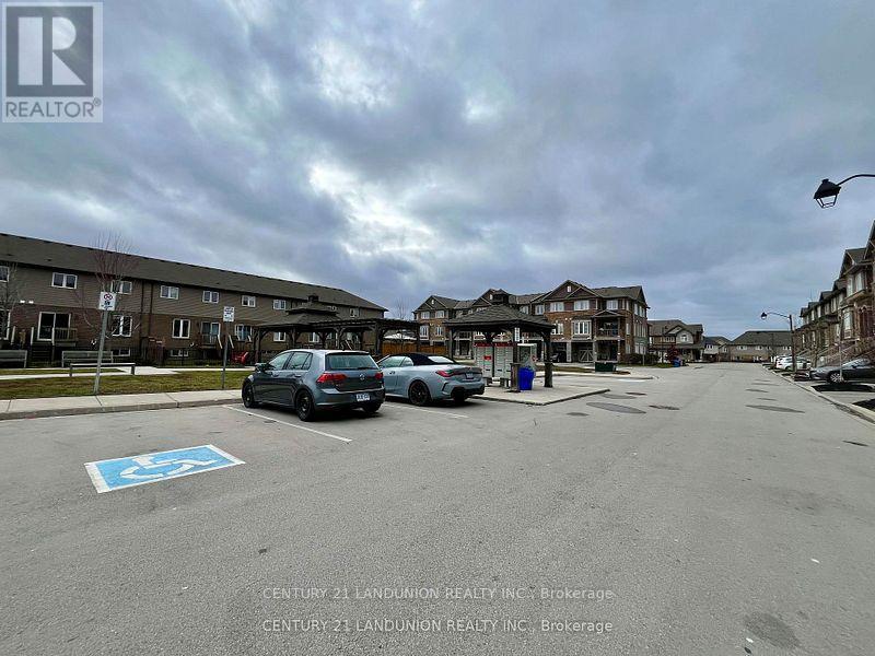 56 Bloom Crescent, Hamilton, ON - Outdoor