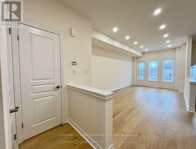 56 Bloom Crescent, Hamilton, ON - Indoor Photo Showing Other Room