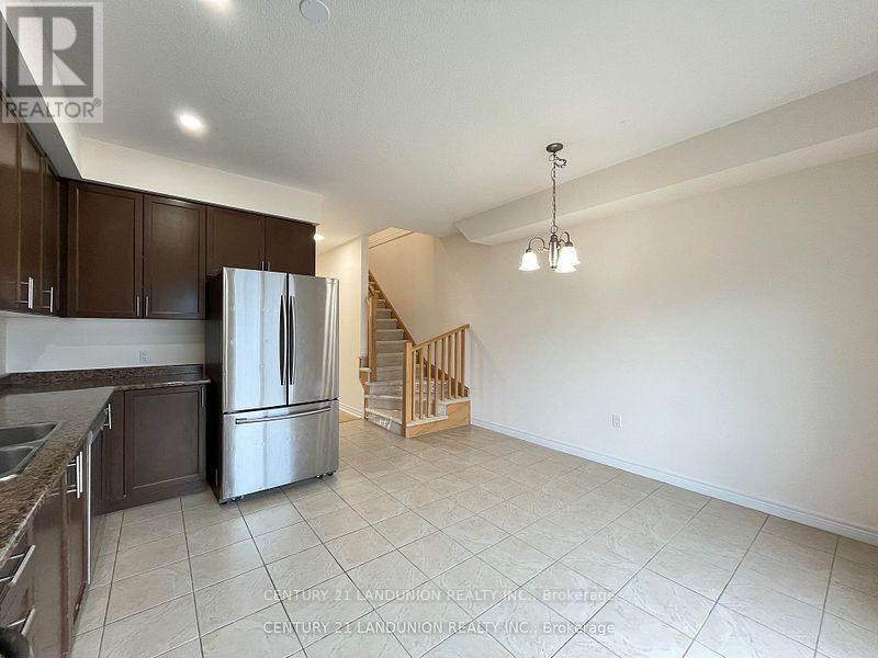 56 Bloom Crescent, Hamilton, ON - Indoor Photo Showing Kitchen