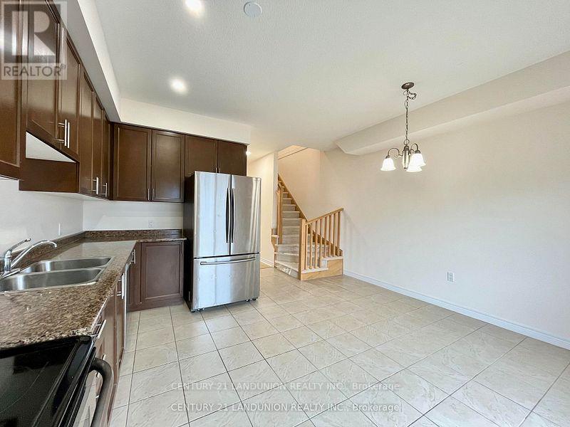 56 Bloom Crescent, Hamilton, ON - Indoor Photo Showing Kitchen With Double Sink