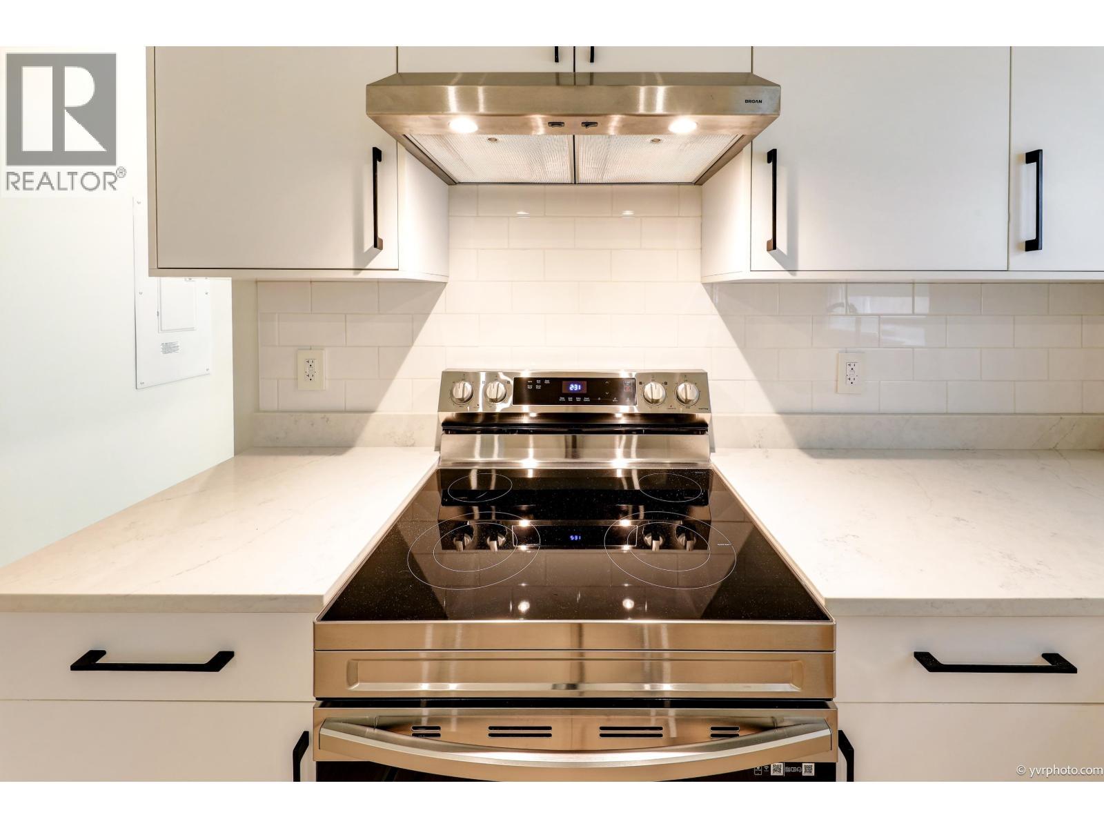 Ground Level-104Xx Williams Road, Richmond, BC - Indoor Photo Showing Kitchen