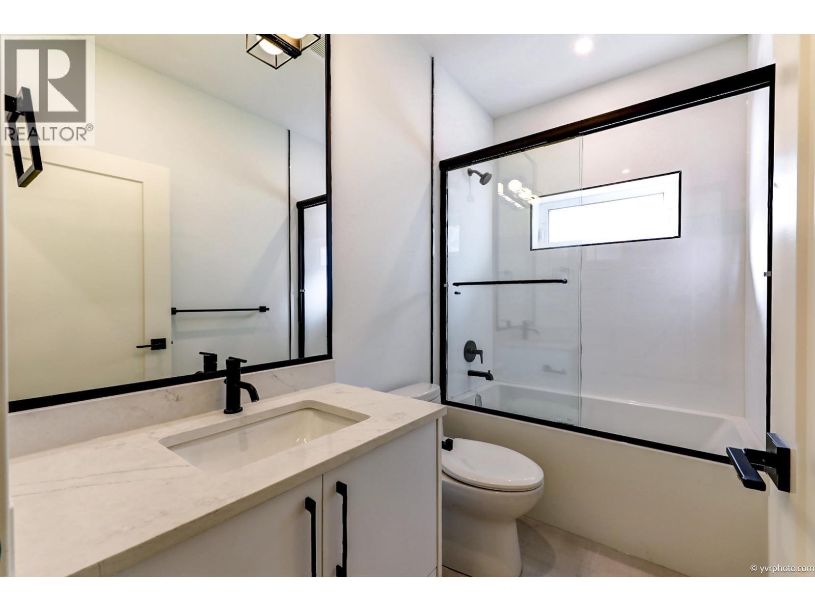 Ground Level-104Xx Williams Road, Richmond, BC - Indoor Photo Showing Bathroom