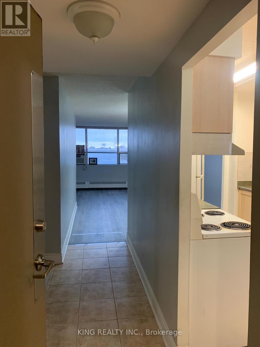 812 - 25 Sunrise Avenue, Toronto, ON - Indoor Photo Showing Other Room