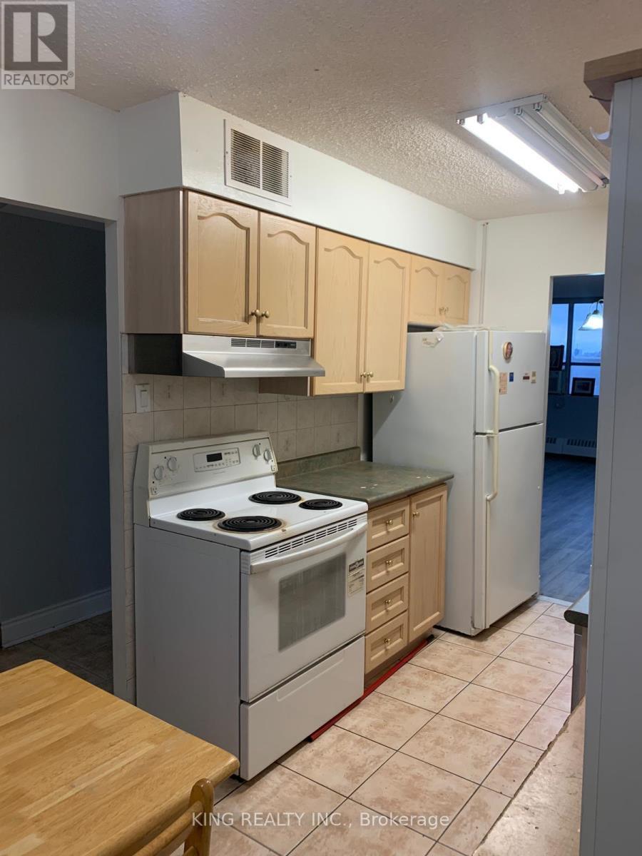 812 - 25 Sunrise Avenue, Toronto, ON - Indoor Photo Showing Kitchen