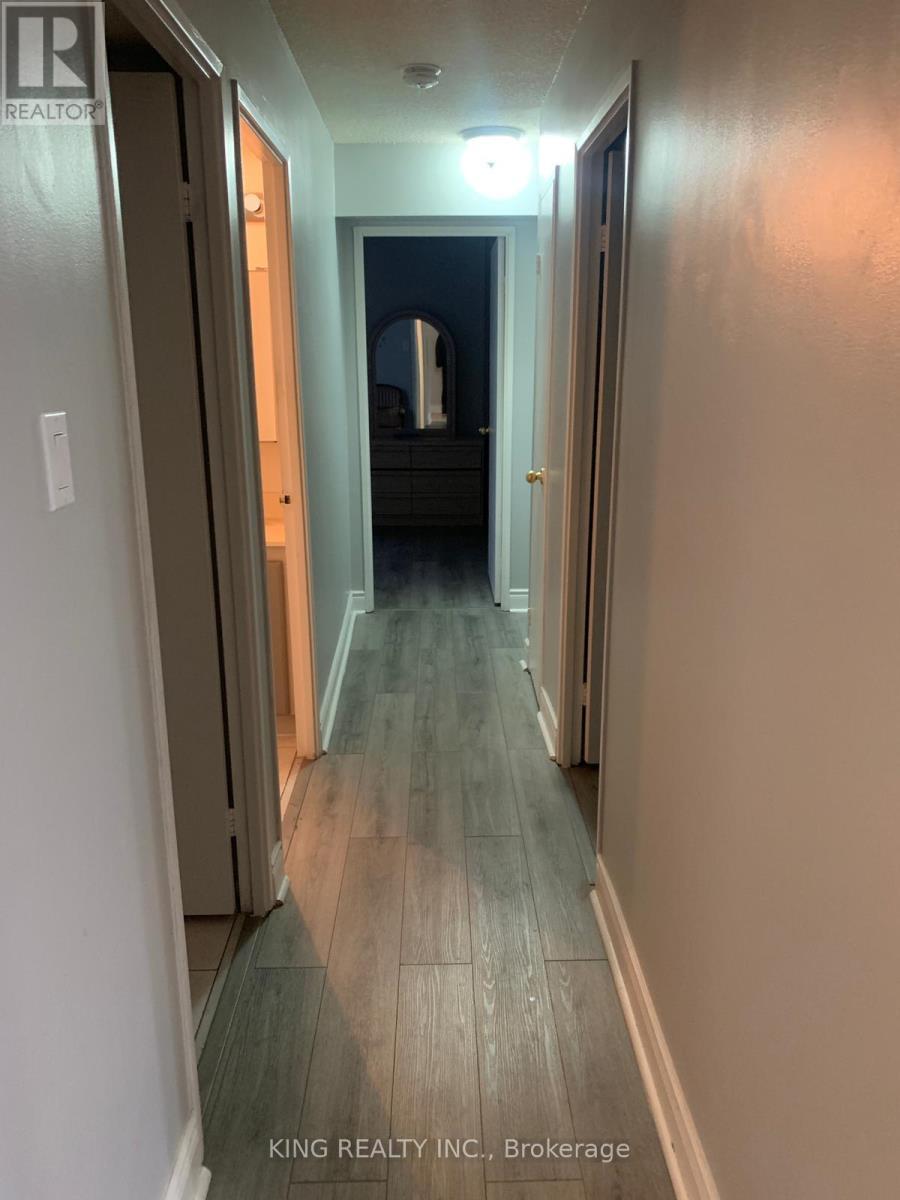 812 - 25 Sunrise Avenue, Toronto, ON - Indoor Photo Showing Other Room