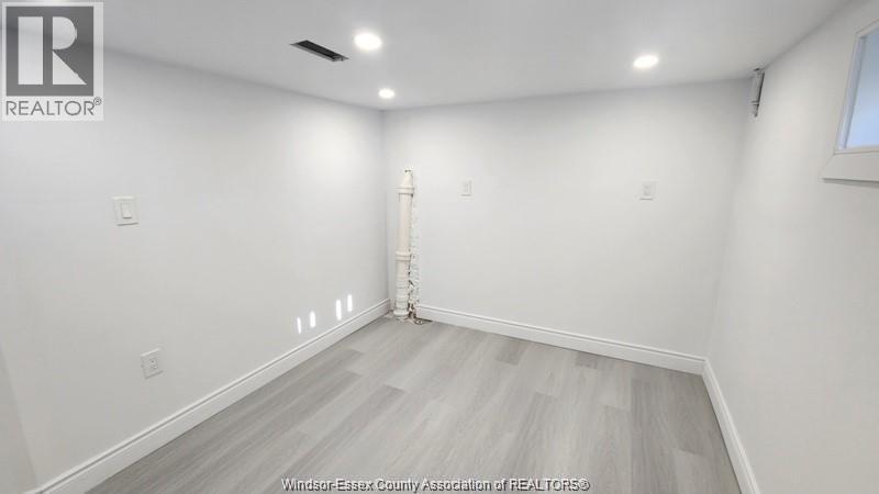 989 Oak Avenue Unit# Lower, Windsor, ON - Indoor Photo Showing Other Room