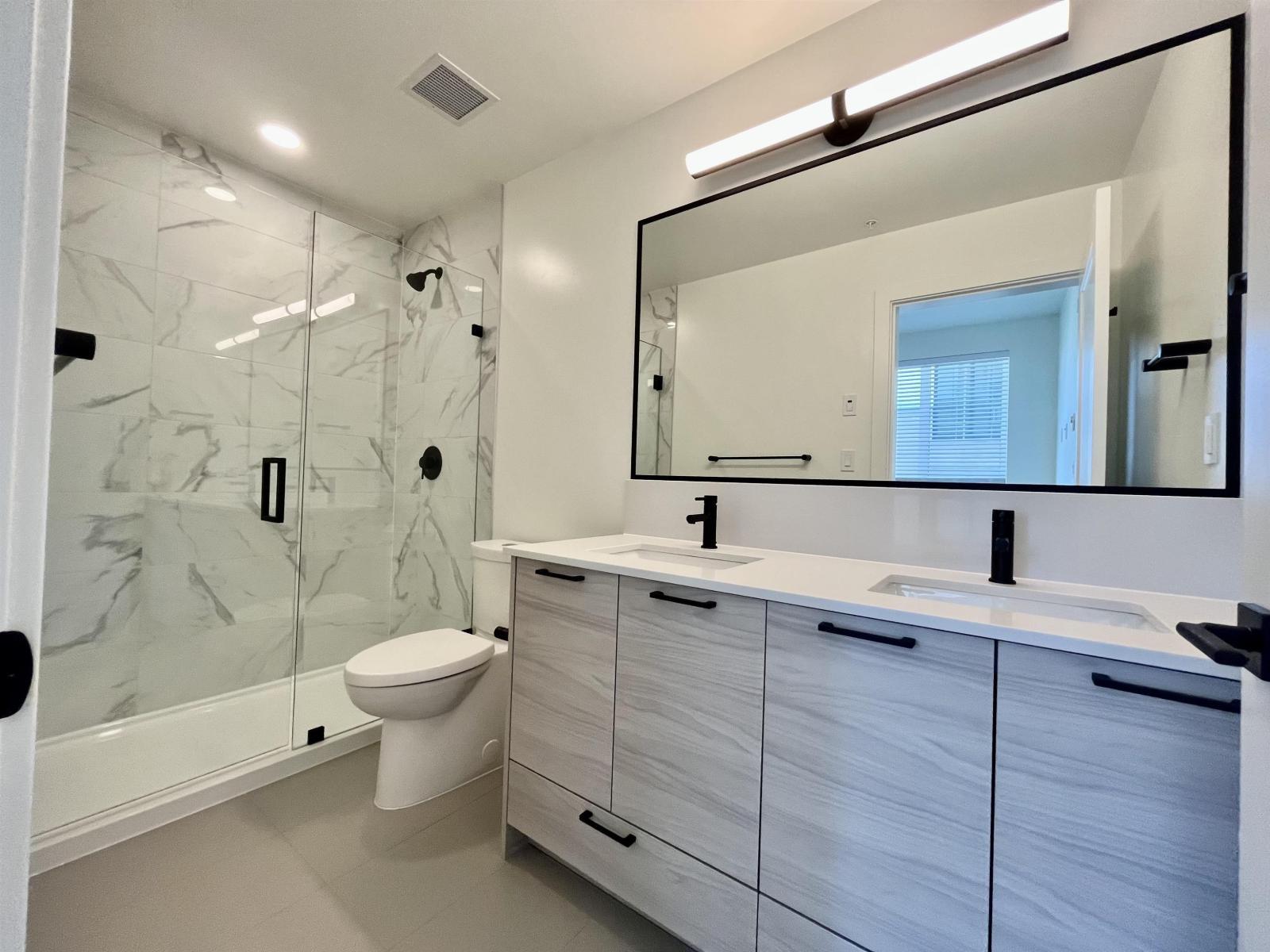 216 8379 201 Street, Langley, BC - Indoor Photo Showing Bathroom
