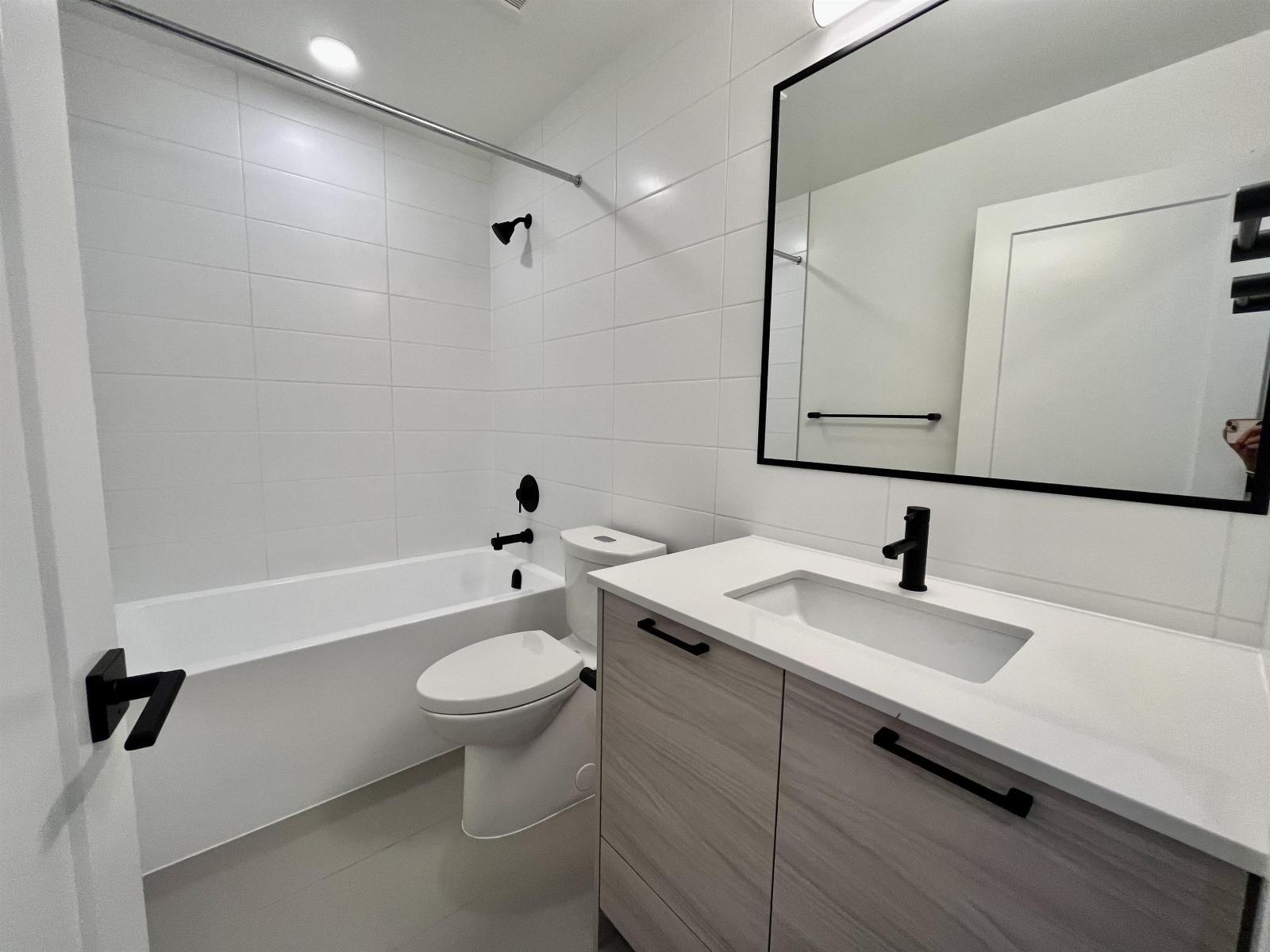 216 8379 201 Street, Langley, BC - Indoor Photo Showing Bathroom