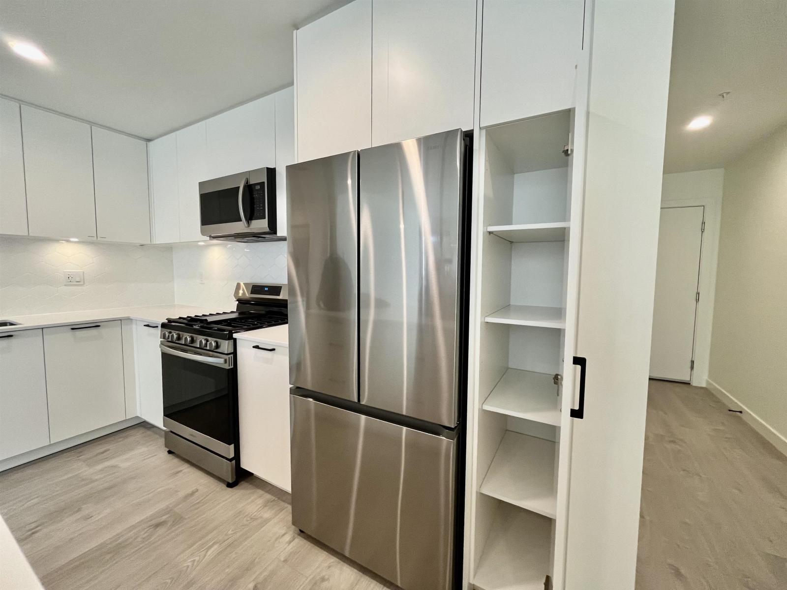 216 8379 201 Street, Langley, BC - Indoor Photo Showing Kitchen With Upgraded Kitchen