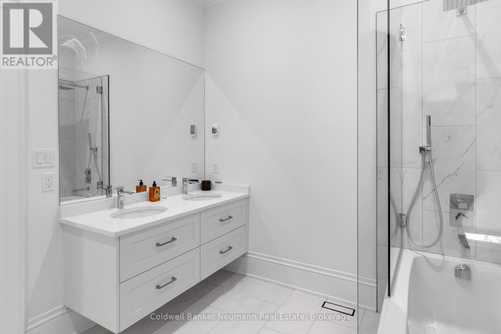 41 Liverpool Street, Guelph (Downtown), ON - Indoor Photo Showing Bathroom