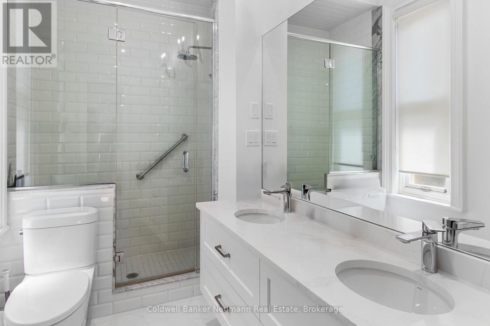 41 Liverpool Street, Guelph (Downtown), ON - Indoor Photo Showing Bathroom
