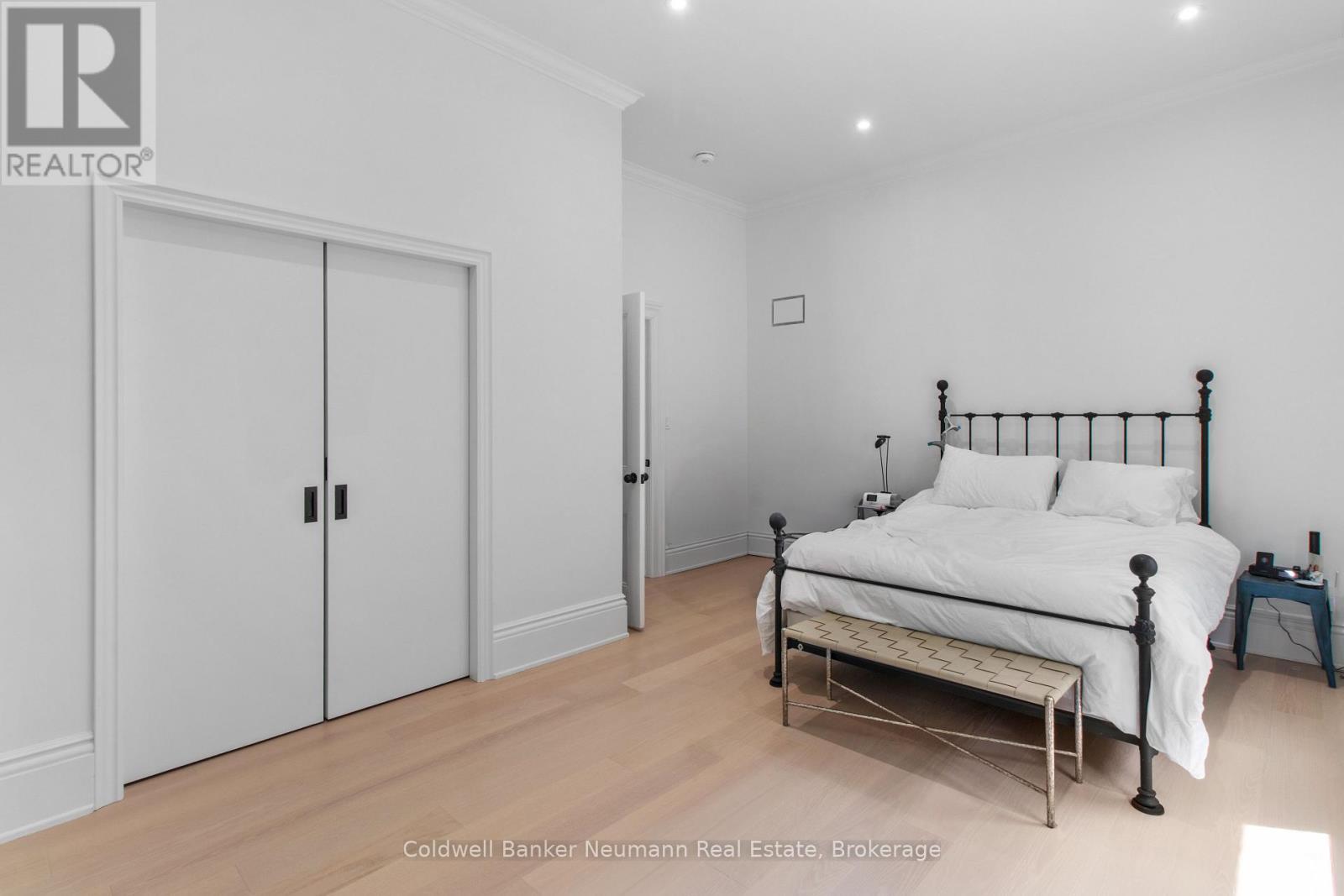 41 Liverpool Street, Guelph (Downtown), ON - Indoor Photo Showing Bedroom