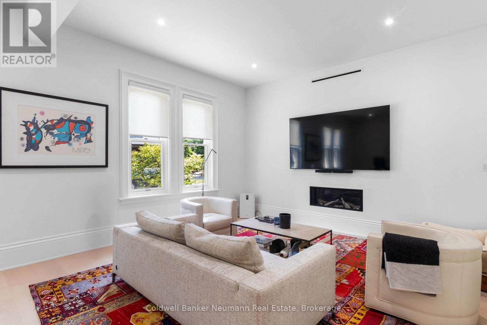 41 Liverpool Street, Guelph (Downtown), ON - Indoor Photo Showing Living Room