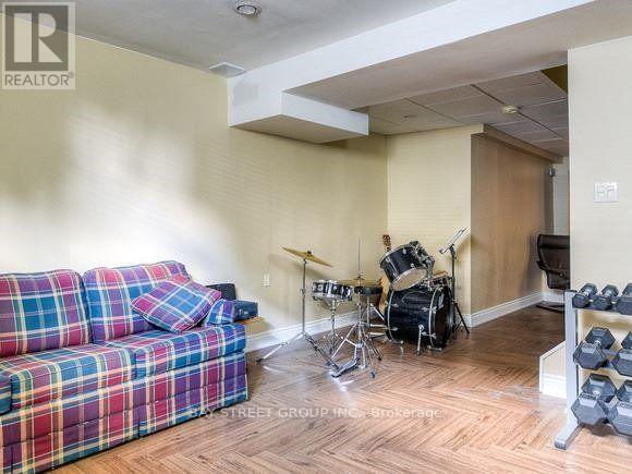 15 Kathrose Drive, Toronto, ON - Indoor