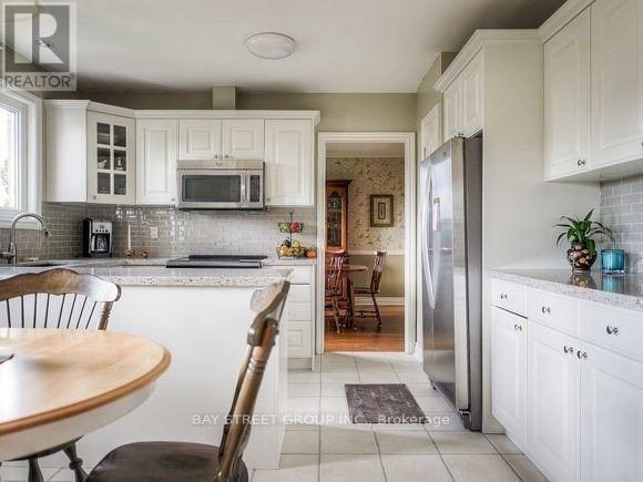 15 Kathrose Drive, Toronto, ON - Indoor Photo Showing Other Room