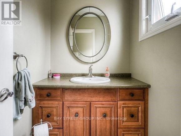15 Kathrose Drive, Toronto, ON - Indoor Photo Showing Bathroom