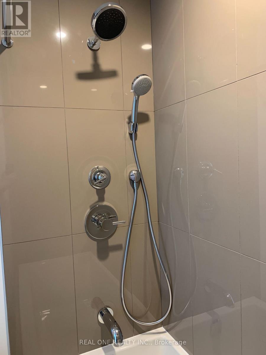 2905 - 125 Blue Jays Way, Toronto, ON - Indoor Photo Showing Bathroom