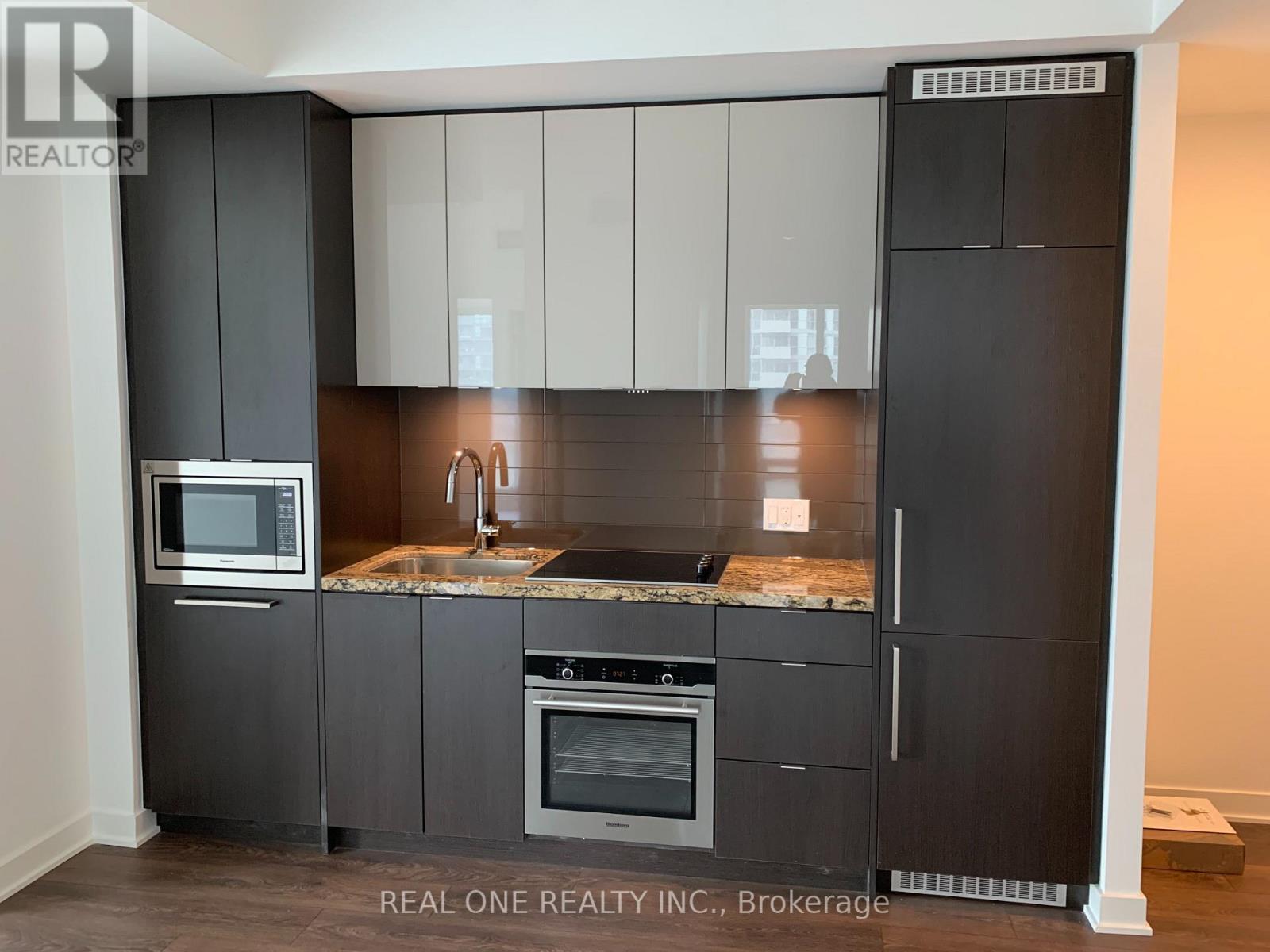 2905 - 125 Blue Jays Way, Toronto, ON - Indoor Photo Showing Kitchen