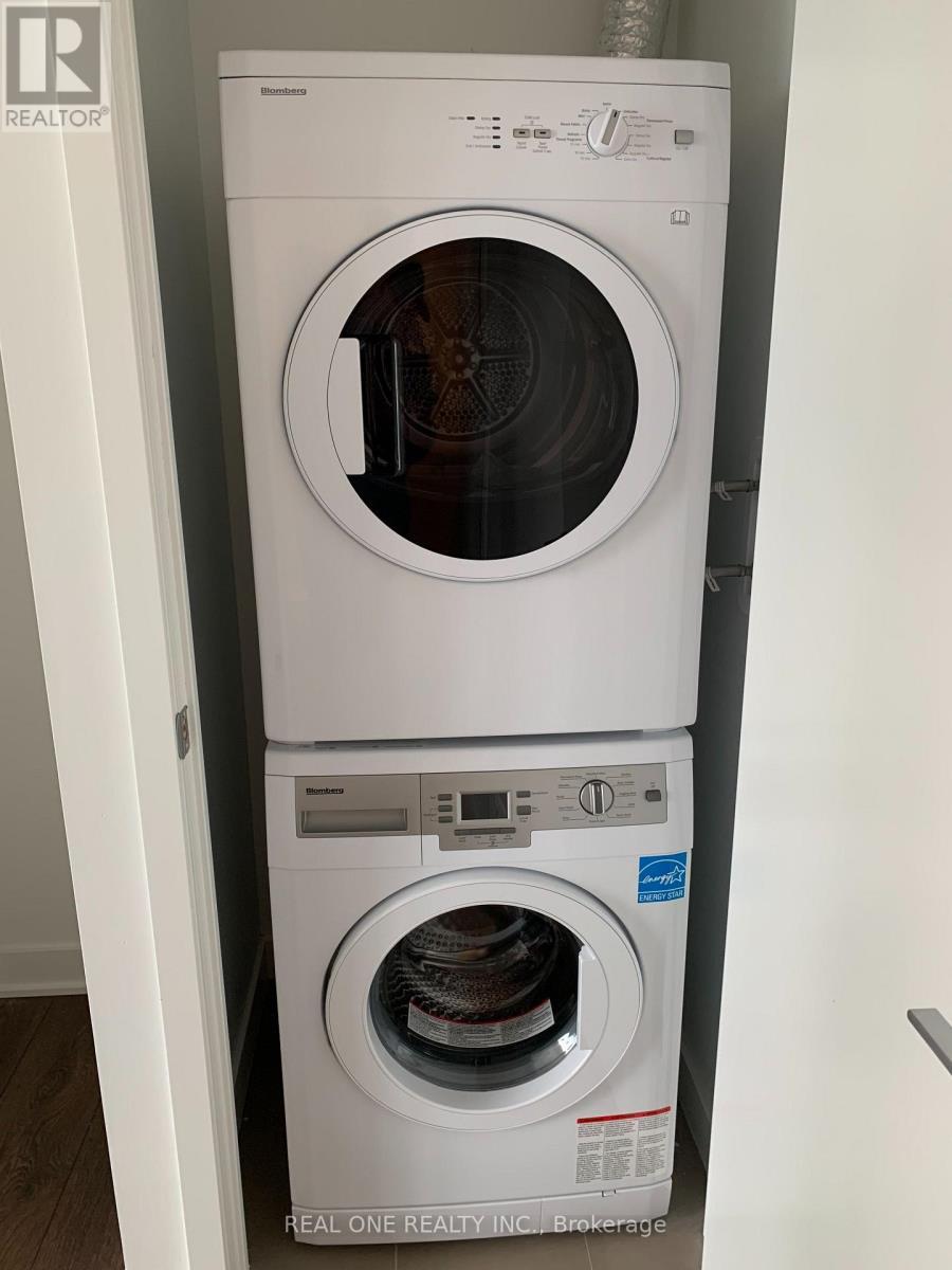 2905 - 125 Blue Jays Way, Toronto, ON - Indoor Photo Showing Laundry Room