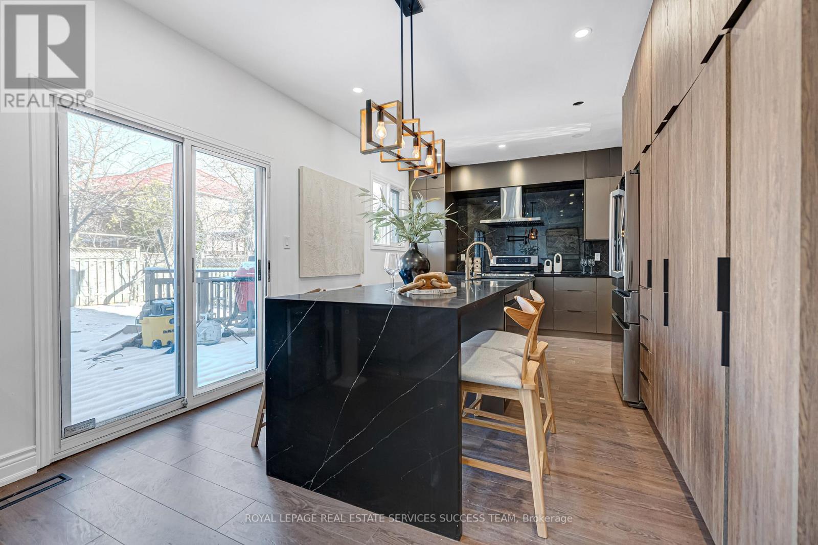 681 Bristol Road W, Mississauga, ON - Indoor