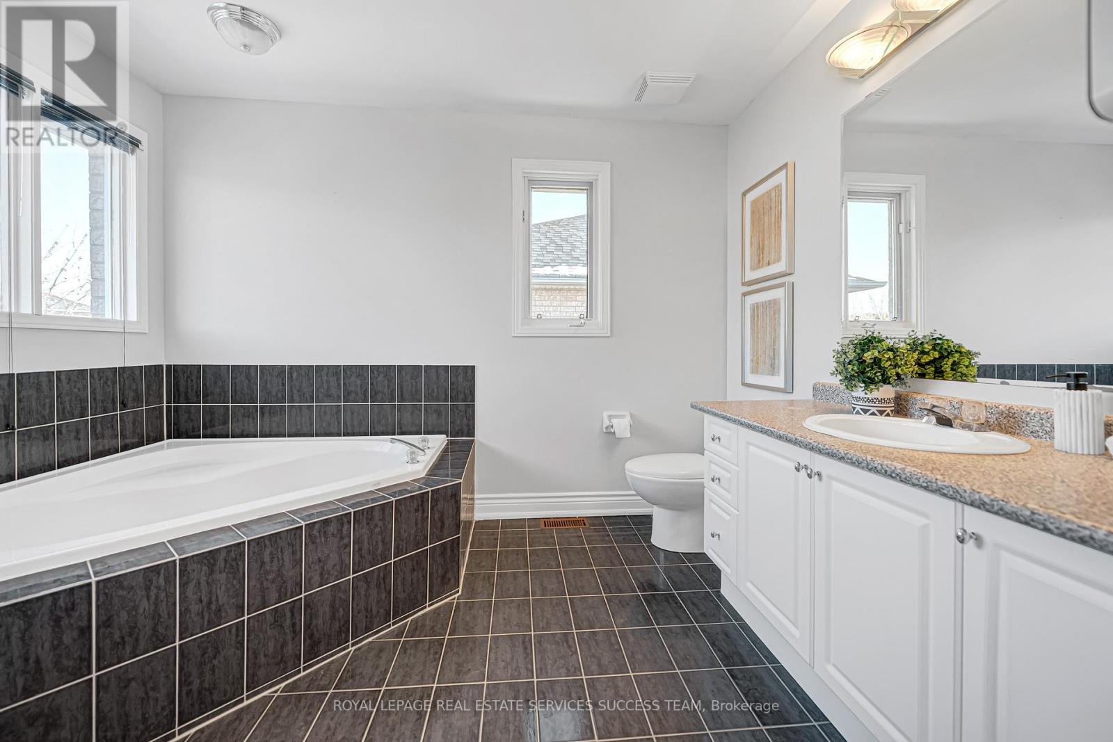 681 Bristol Road W, Mississauga, ON - Indoor Photo Showing Bathroom