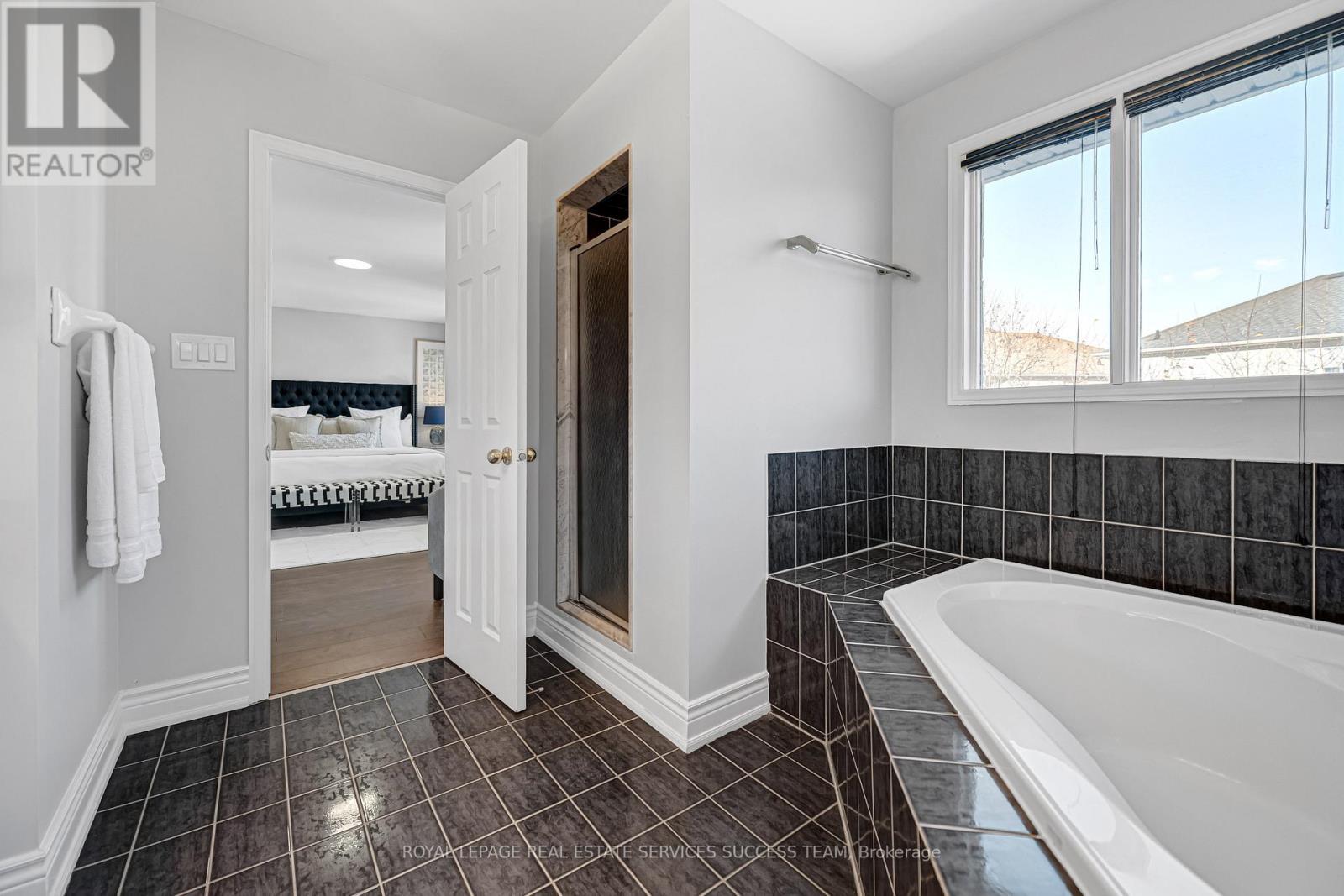 681 Bristol Road W, Mississauga, ON - Indoor Photo Showing Bathroom