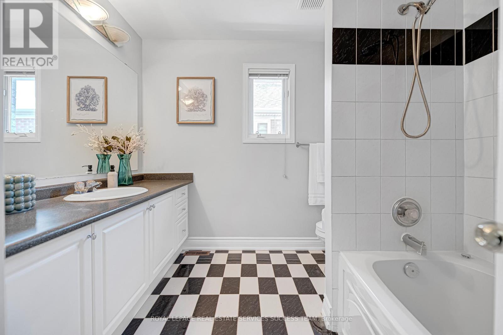 681 Bristol Road W, Mississauga, ON - Indoor Photo Showing Bathroom