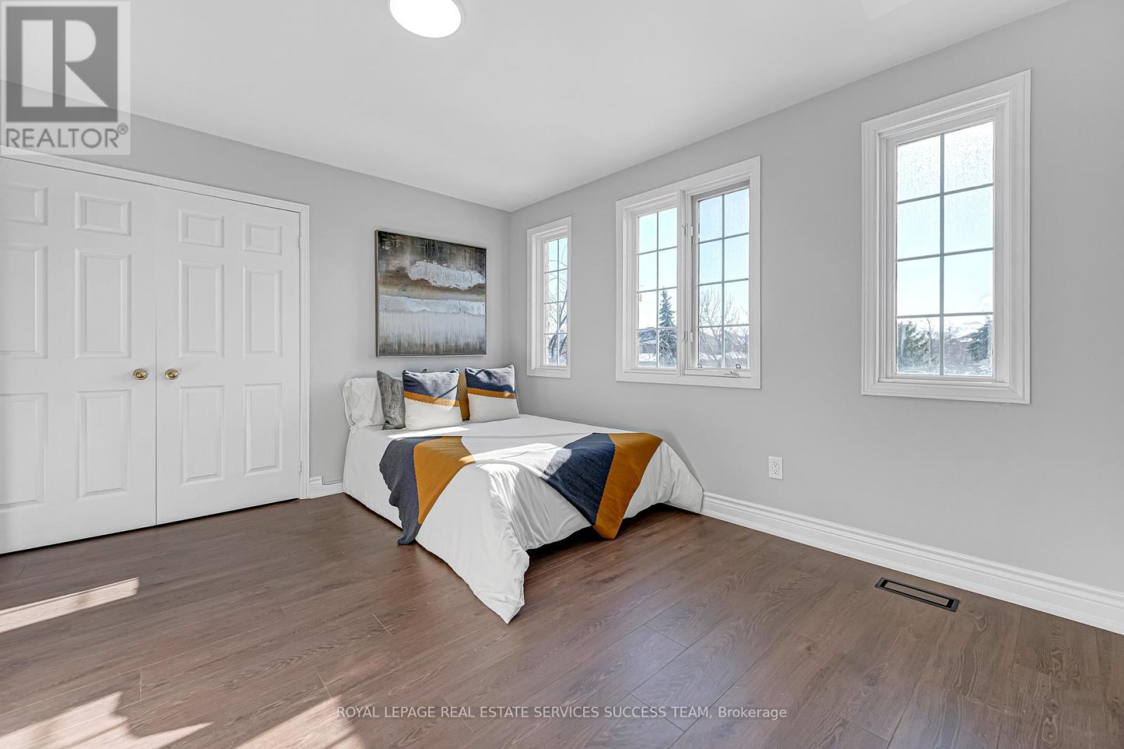 681 Bristol Road W, Mississauga, ON - Indoor Photo Showing Bedroom