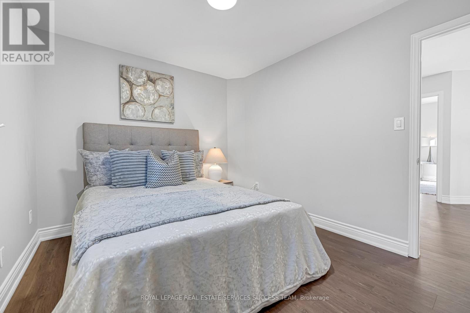 681 Bristol Road W, Mississauga, ON - Indoor Photo Showing Bedroom