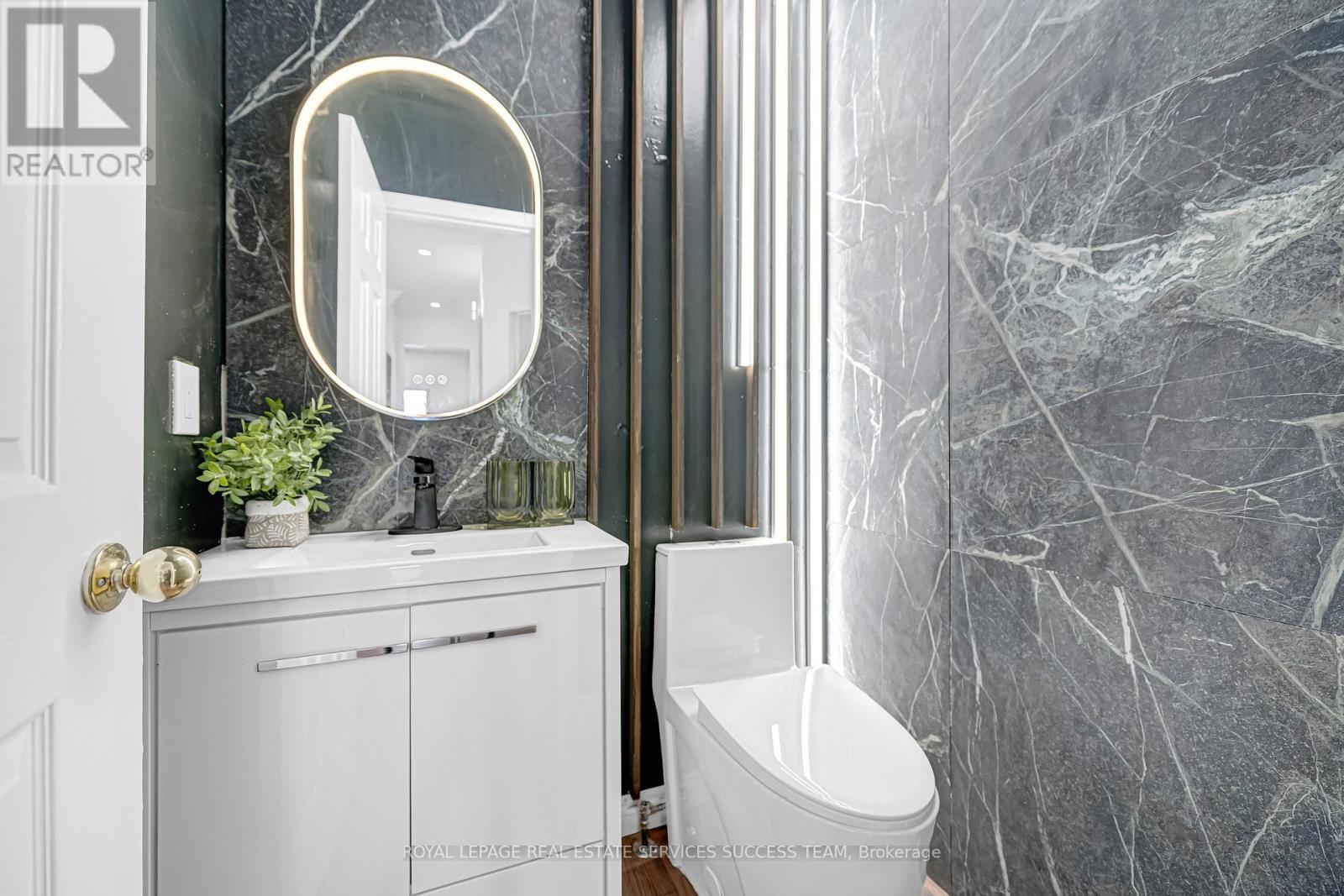 681 Bristol Road W, Mississauga, ON - Indoor Photo Showing Bathroom