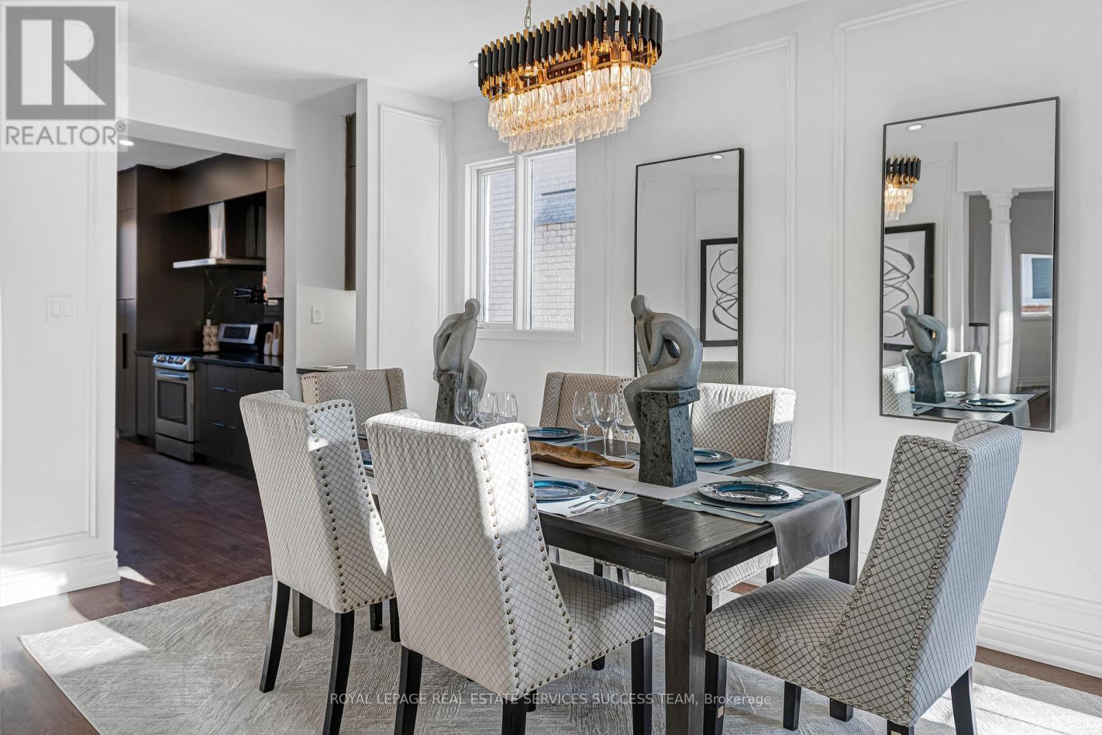 681 Bristol Road W, Mississauga, ON - Indoor Photo Showing Dining Room