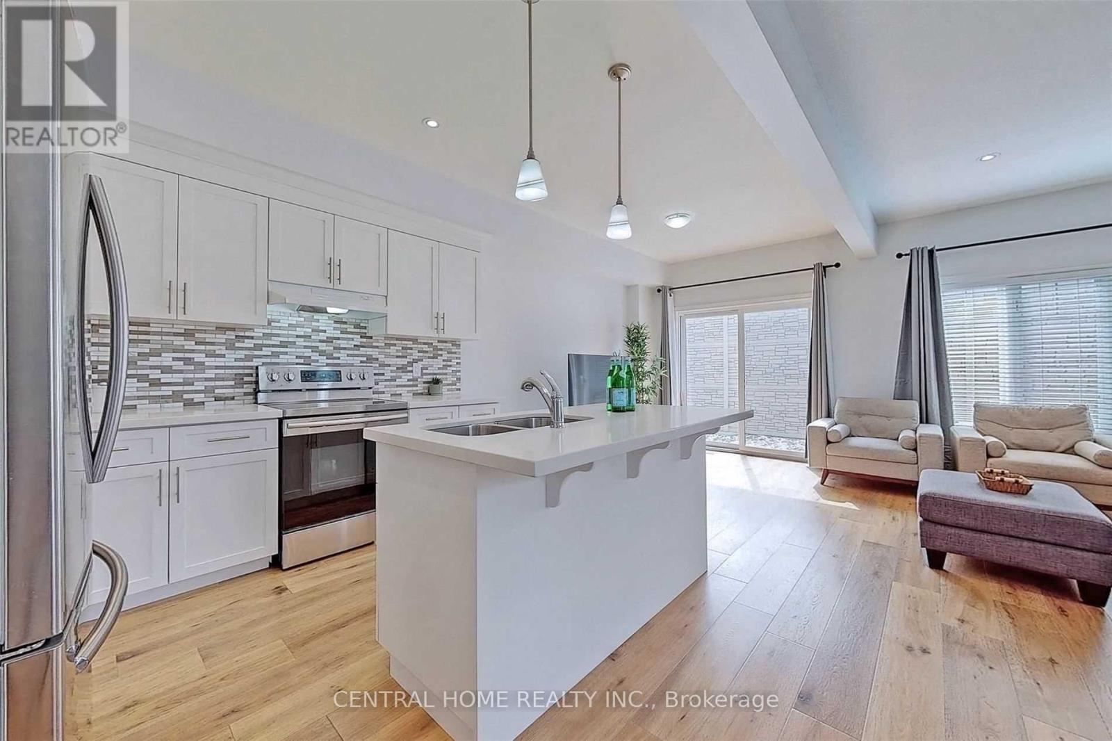 98 Shoreview Place, Hamilton, ON - Indoor Photo Showing Kitchen With Stainless Steel Kitchen With Double Sink With Upgraded Kitchen