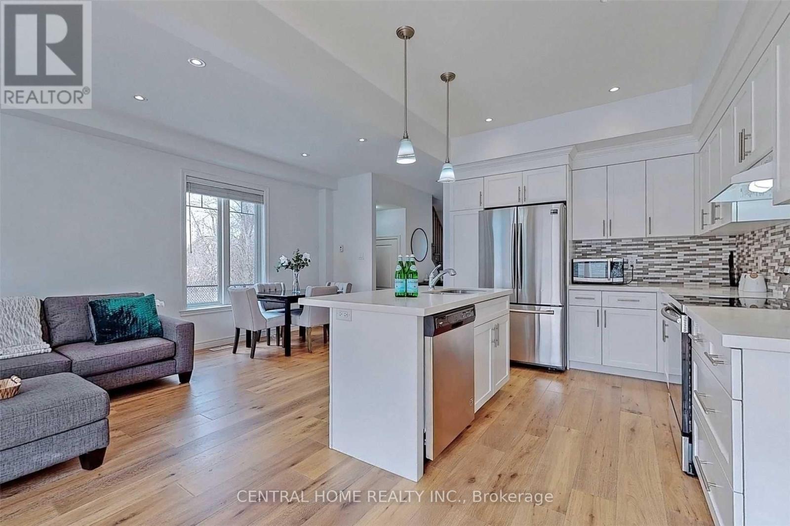 98 Shoreview Place, Hamilton, ON - Indoor Photo Showing Kitchen With Stainless Steel Kitchen With Upgraded Kitchen