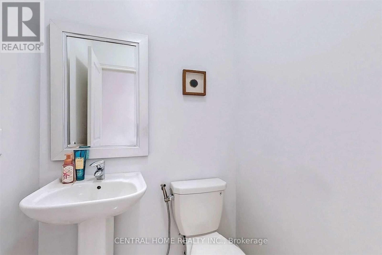 98 Shoreview Place, Hamilton, ON - Indoor Photo Showing Bathroom