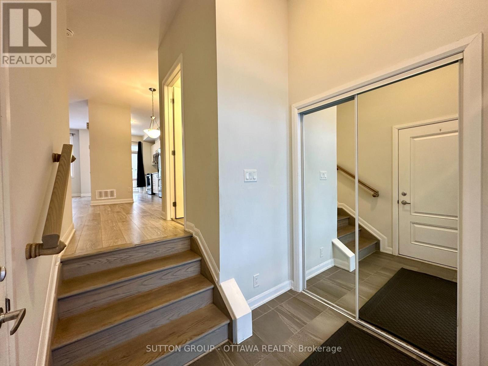 2032 Caltra Crescent, Ottawa, ON - Indoor Photo Showing Other Room