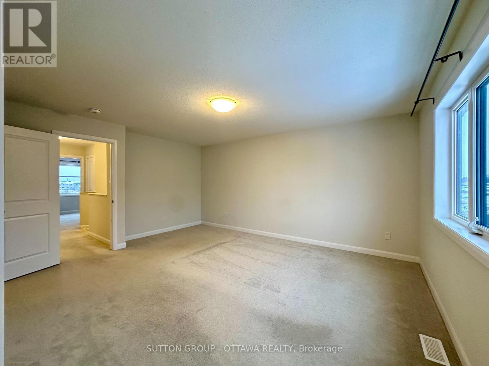 2032 Caltra Crescent, Ottawa, ON - Indoor Photo Showing Other Room