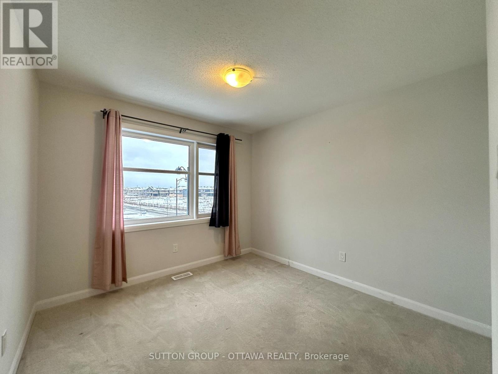 2032 Caltra Crescent, Ottawa, ON - Indoor Photo Showing Other Room