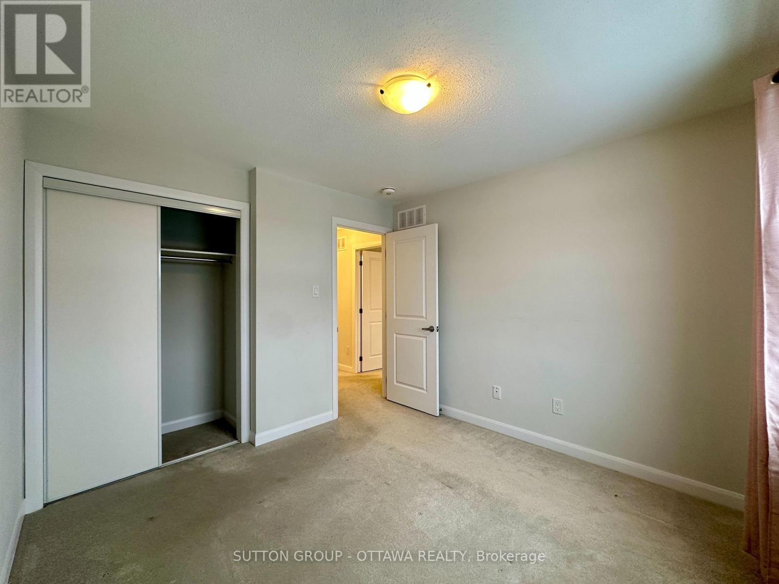 2032 Caltra Crescent, Ottawa, ON - Indoor Photo Showing Other Room