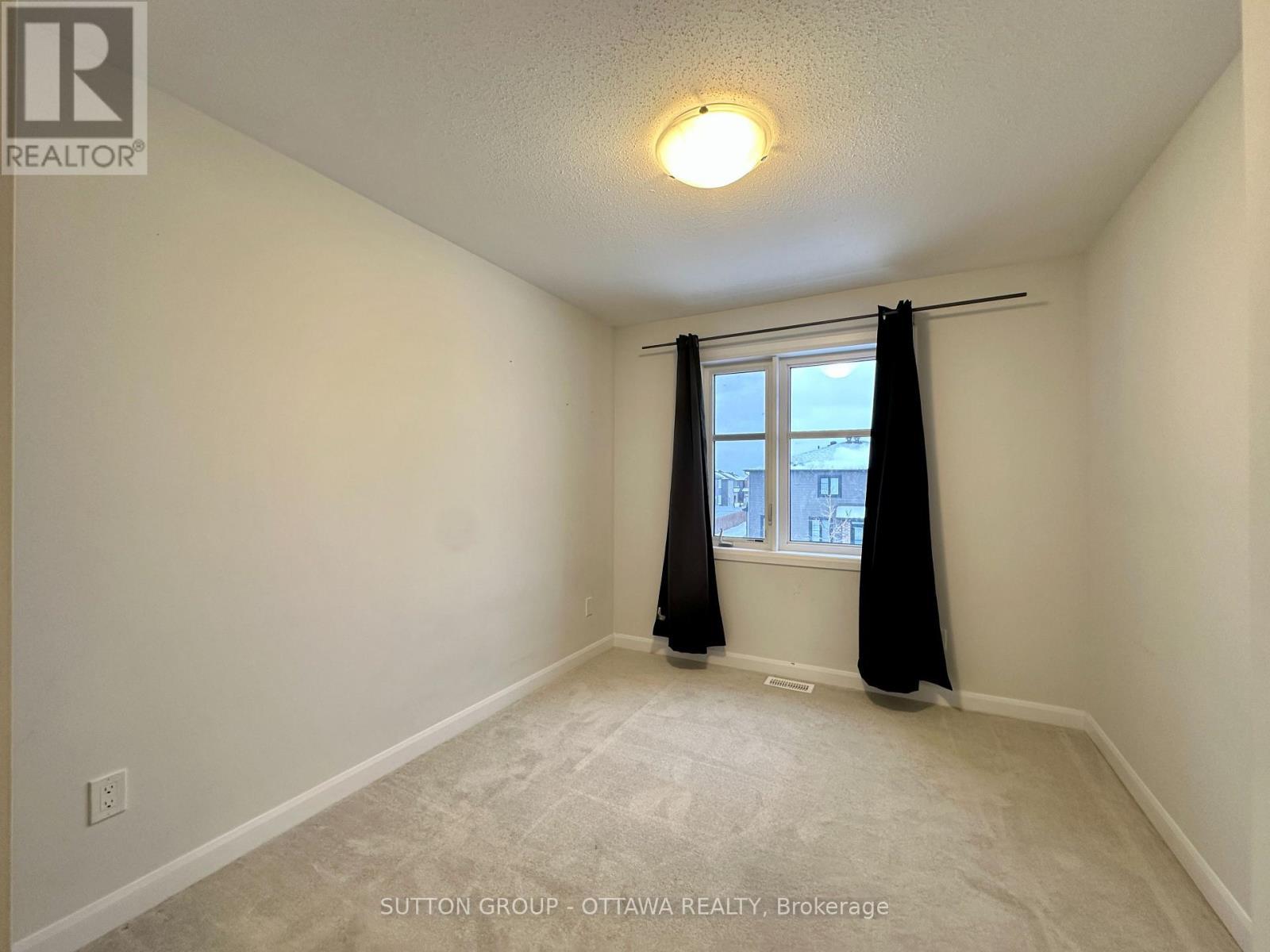 2032 Caltra Crescent, Ottawa, ON - Indoor Photo Showing Other Room