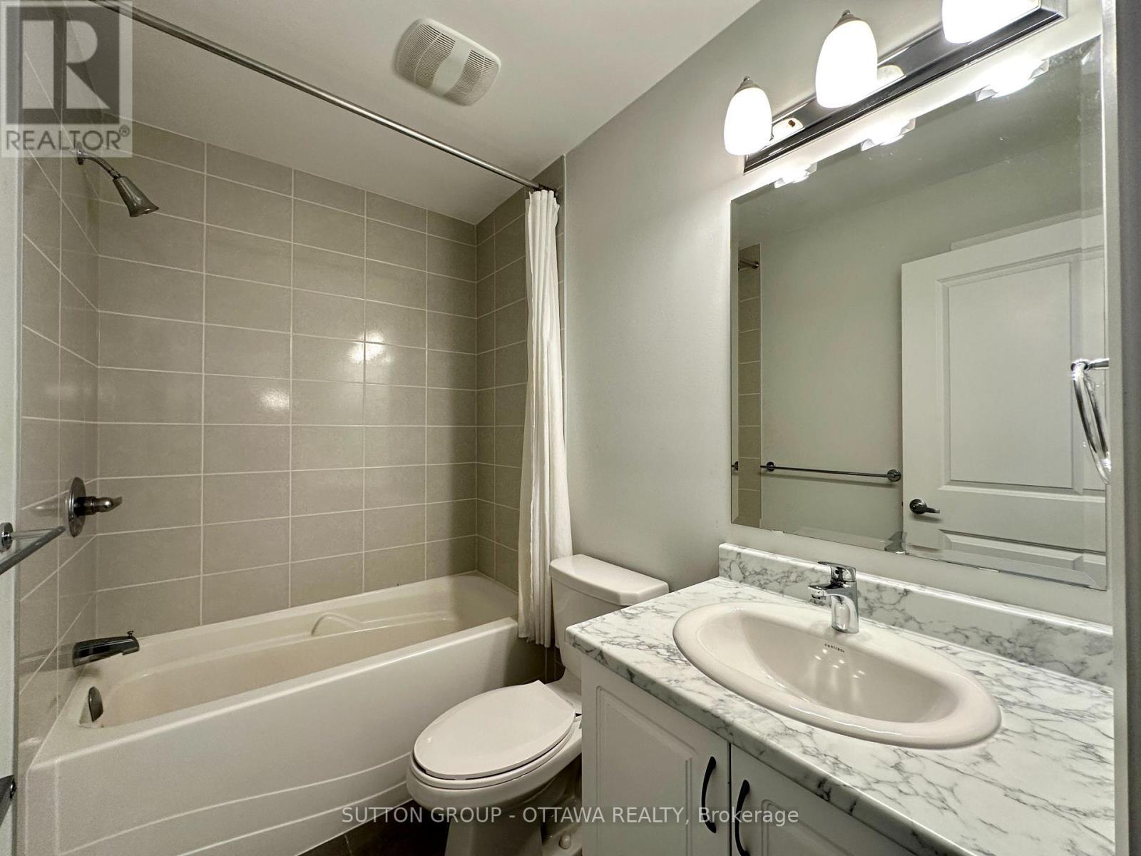 2032 Caltra Crescent, Ottawa, ON - Indoor Photo Showing Bathroom