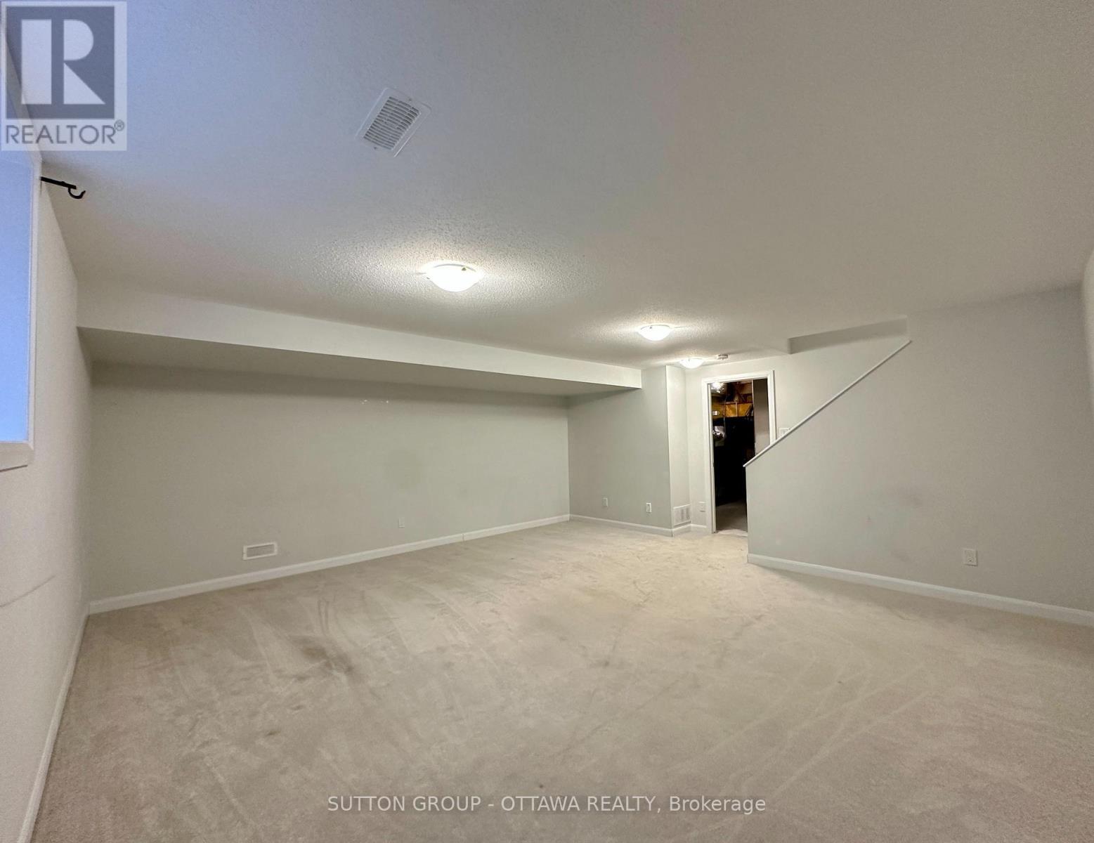 2032 Caltra Crescent, Ottawa, ON - Indoor Photo Showing Other Room