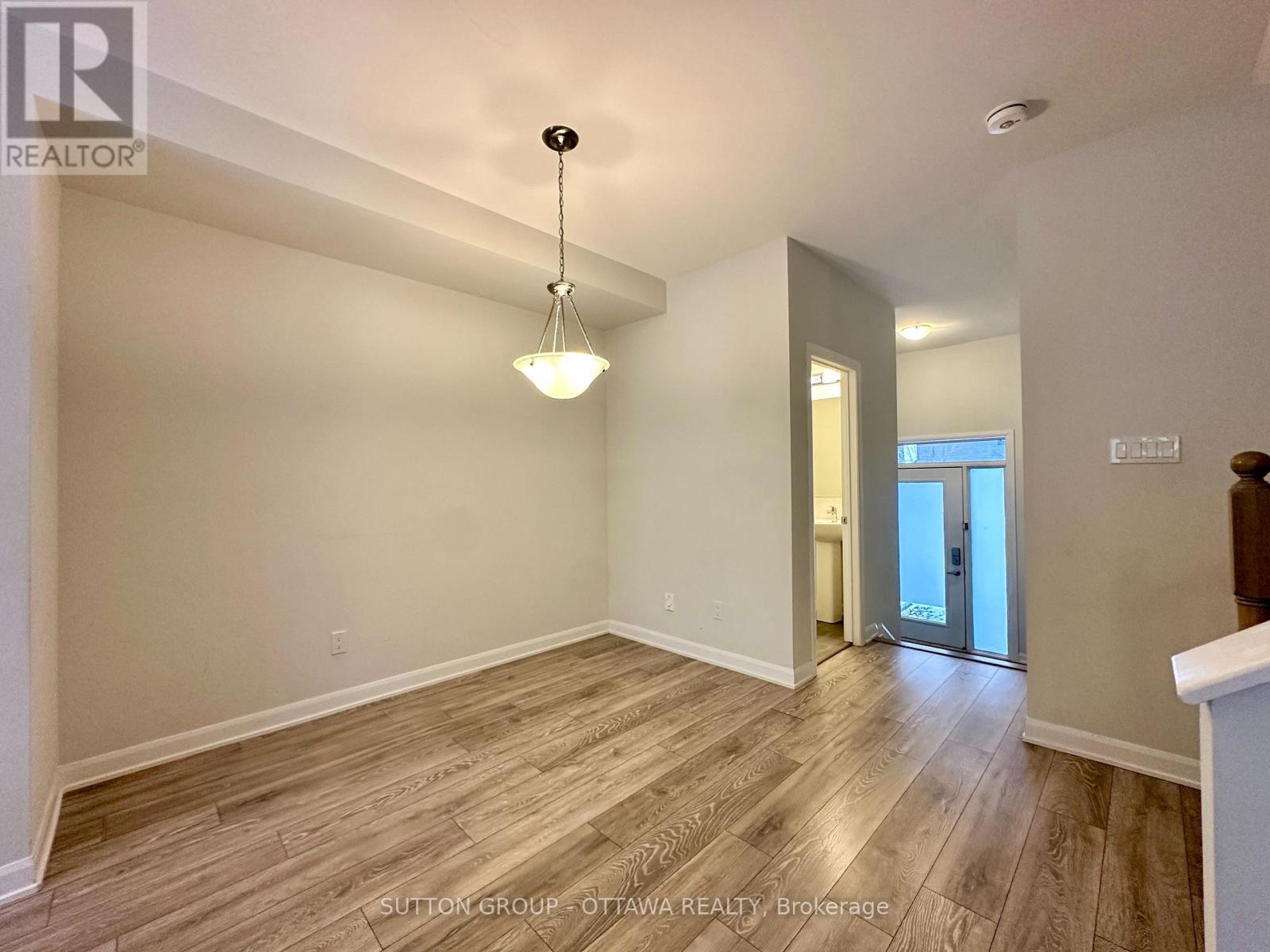 2032 Caltra Crescent, Ottawa, ON - Indoor Photo Showing Other Room