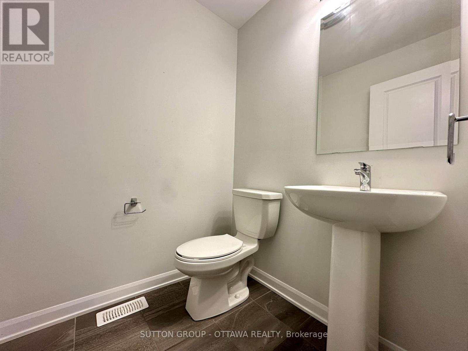 2032 Caltra Crescent, Ottawa, ON - Indoor Photo Showing Bathroom