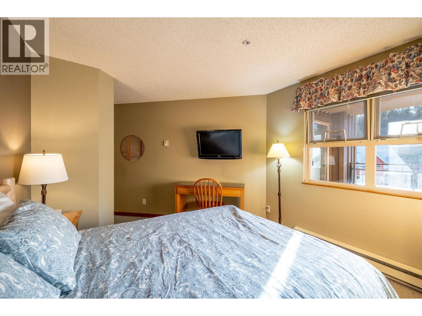 322 2050 Lake Placid Road, Whistler, BC - Indoor Photo Showing Bedroom