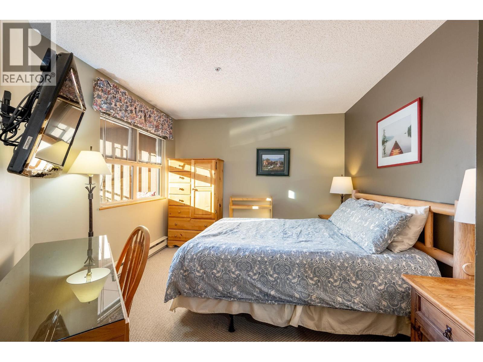 322 2050 Lake Placid Road, Whistler, BC - Indoor Photo Showing Bedroom
