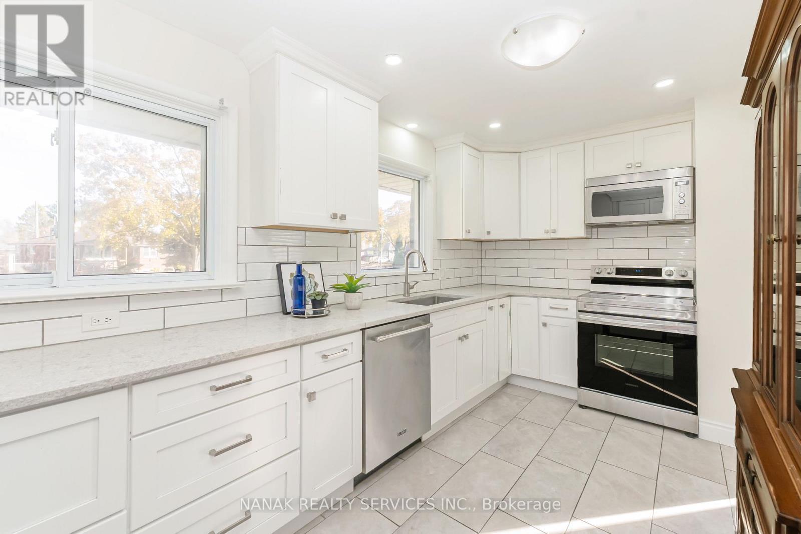 47 Jasper Crescent, London East, ON - Indoor Photo Showing Kitchen With Upgraded Kitchen